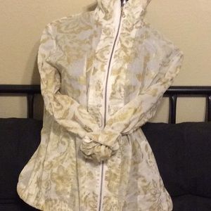 Women’s Chico’s white & gold zip up jacket size 1